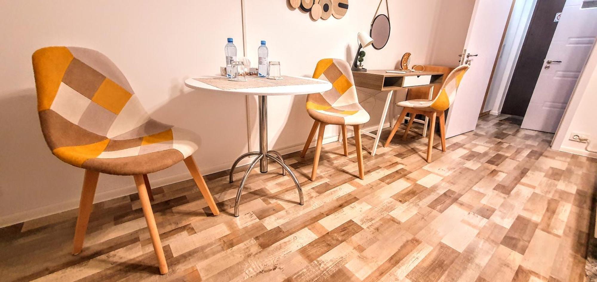 The Yellow King - Luxurious Apartment Bukarest Eksteriør billede