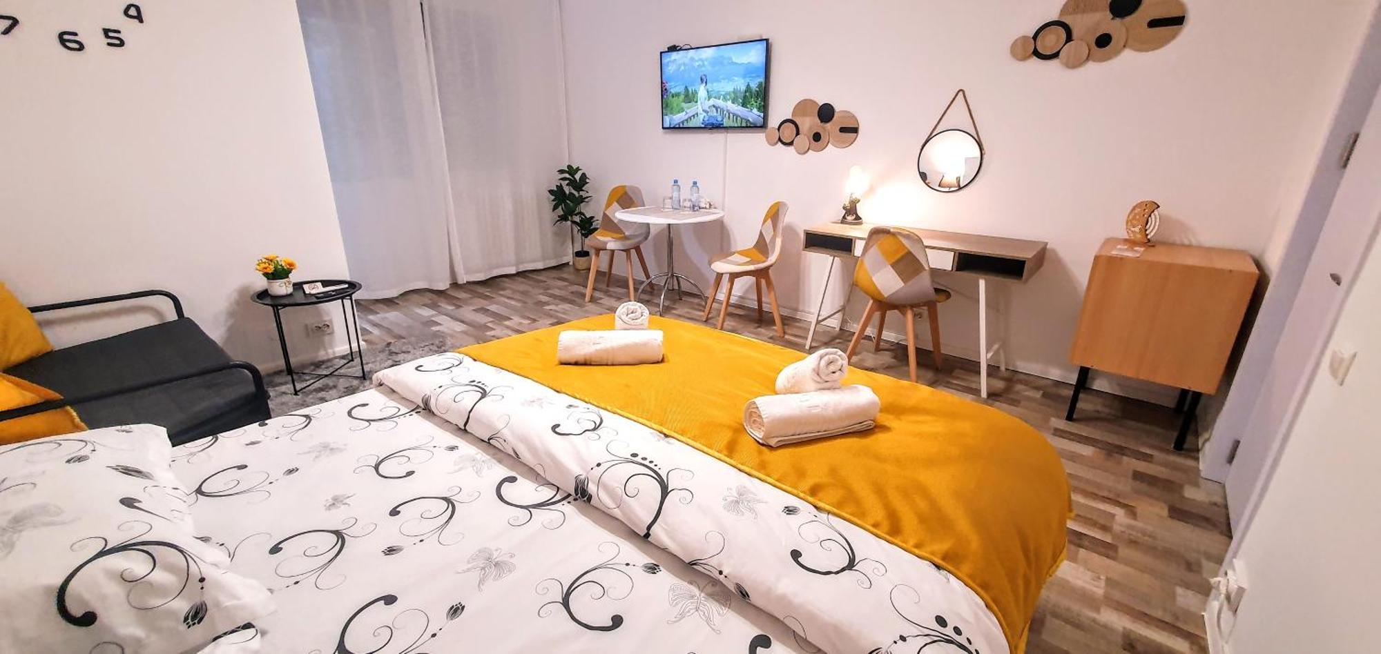 The Yellow King - Luxurious Apartment Bukarest Eksteriør billede